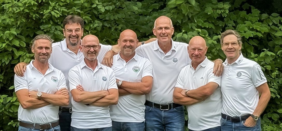 Herren AK 50 Team 1 jubelt über den Aufstieg